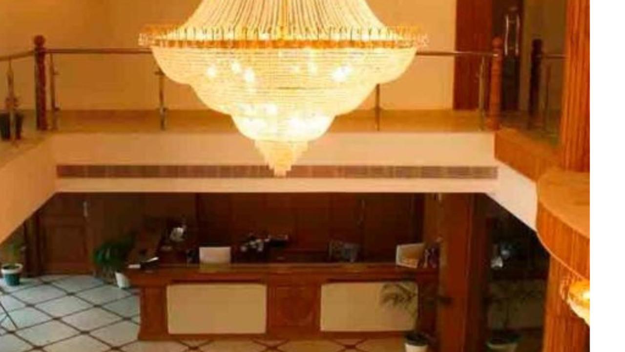 Hotel Padmini Palace Rani Pokhri Exterior photo