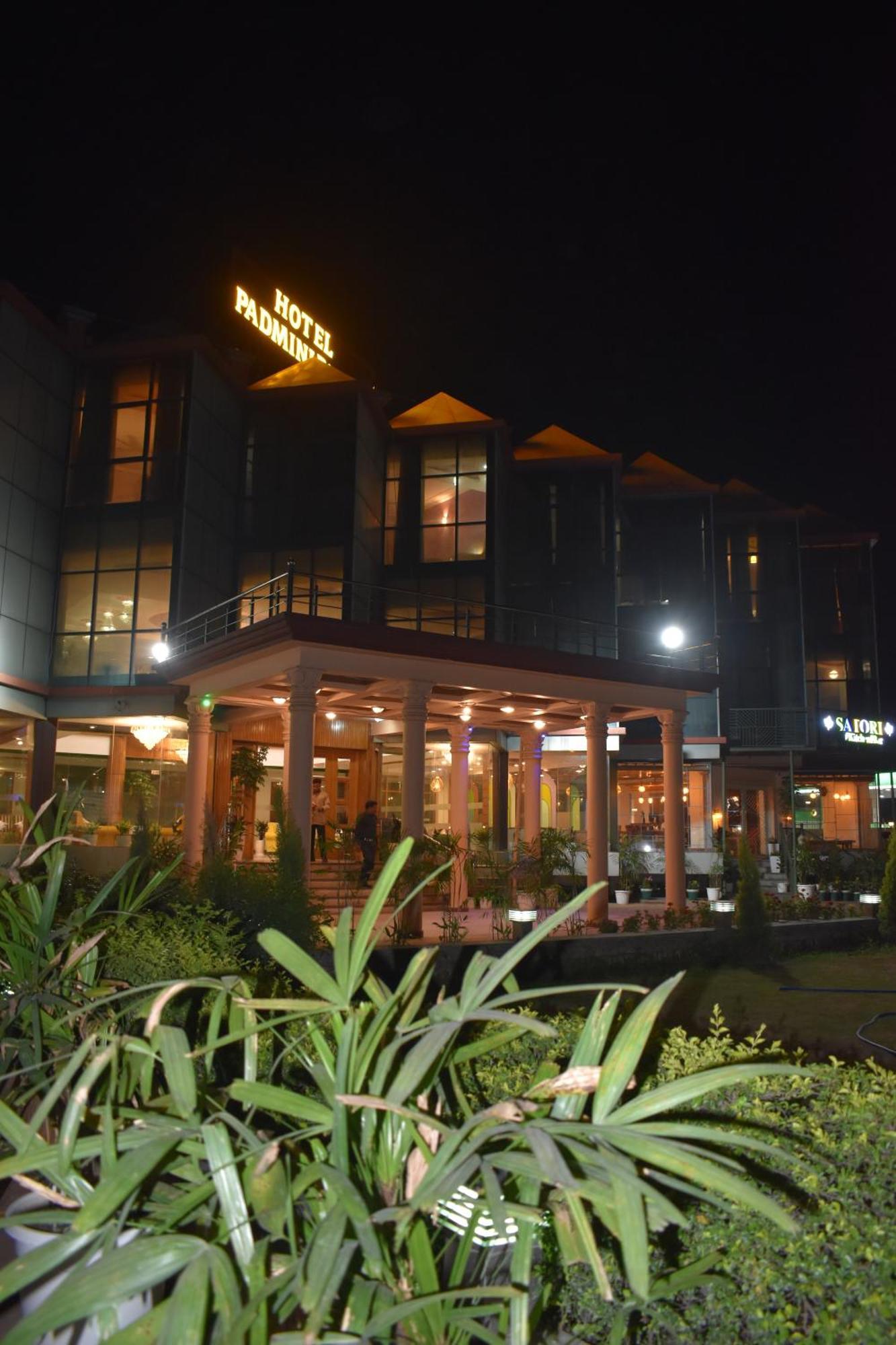 Hotel Padmini Palace Rani Pokhri Exterior photo