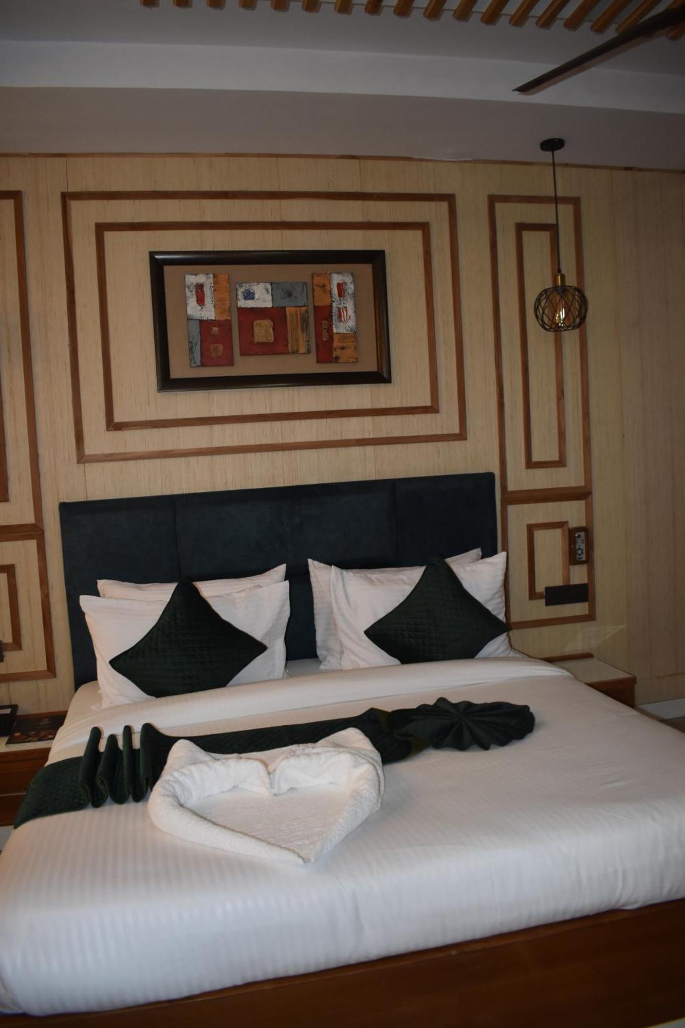Hotel Padmini Palace Rani Pokhri Exterior photo