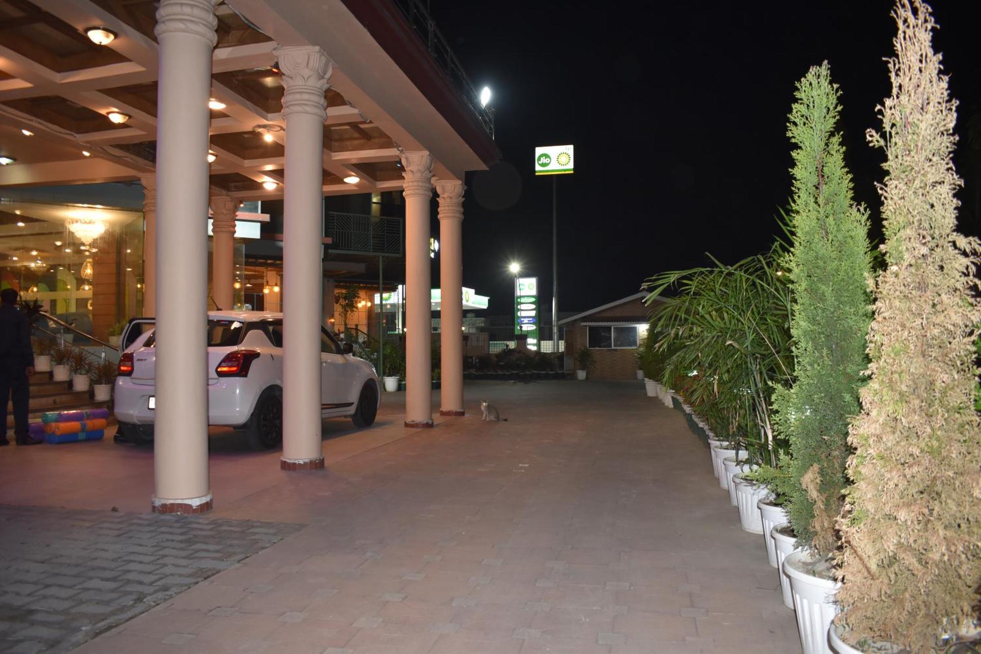 Hotel Padmini Palace Rani Pokhri Exterior photo