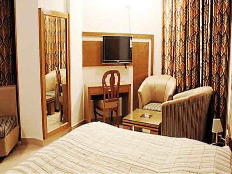 Hotel Padmini Palace Rani Pokhri Exterior photo